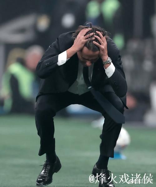 费迪南德:疯狂的比赛!站在防守球员的角度我肯定会崩溃 费迪南德:疯狂的比赛!站在防守球员的角度我肯定会崩溃