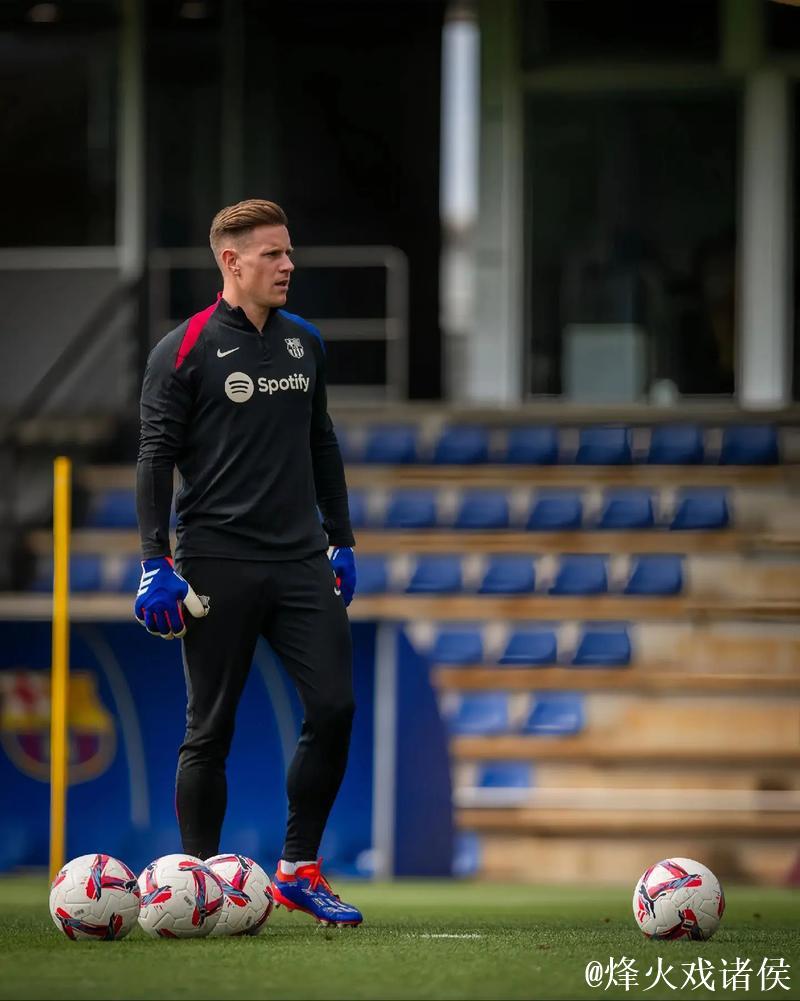 特尔施特根回到那片球场同一看台,不同身份 特尔施特根回到那片球场同一看台,不同身份